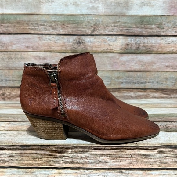 Frye Judith Brown Leather Ankle Boots - Picture 3 of 9